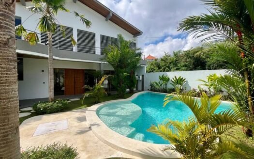 New 3 Bedroom Leasehold Villa in Buduk Bali For Rent