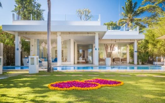 Beachfront House Close to Lovina Beach