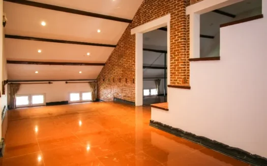 Colonial House 5 Bedrooms Riverside Daun Penh For Sale