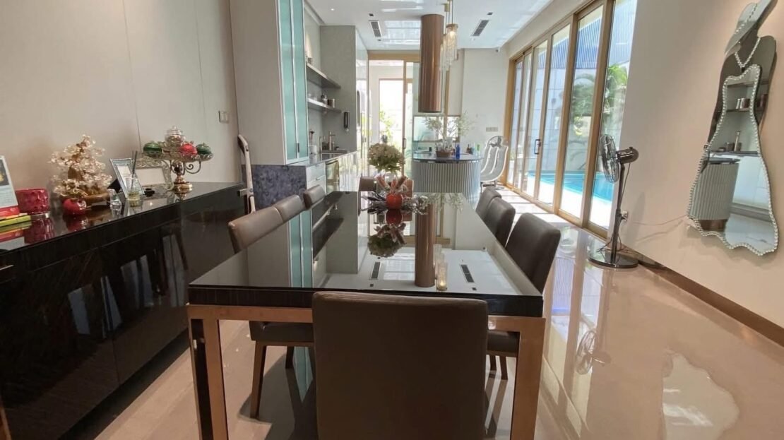 Modern 4 Bedroom Pool Villa for Rent in Hai Chau, Danang