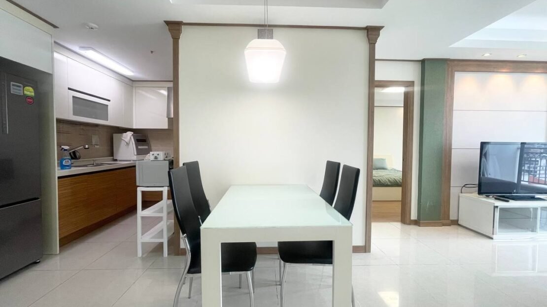 Spacious 1 Bedroom Apartment For Rent at De Castle Royal BKK1