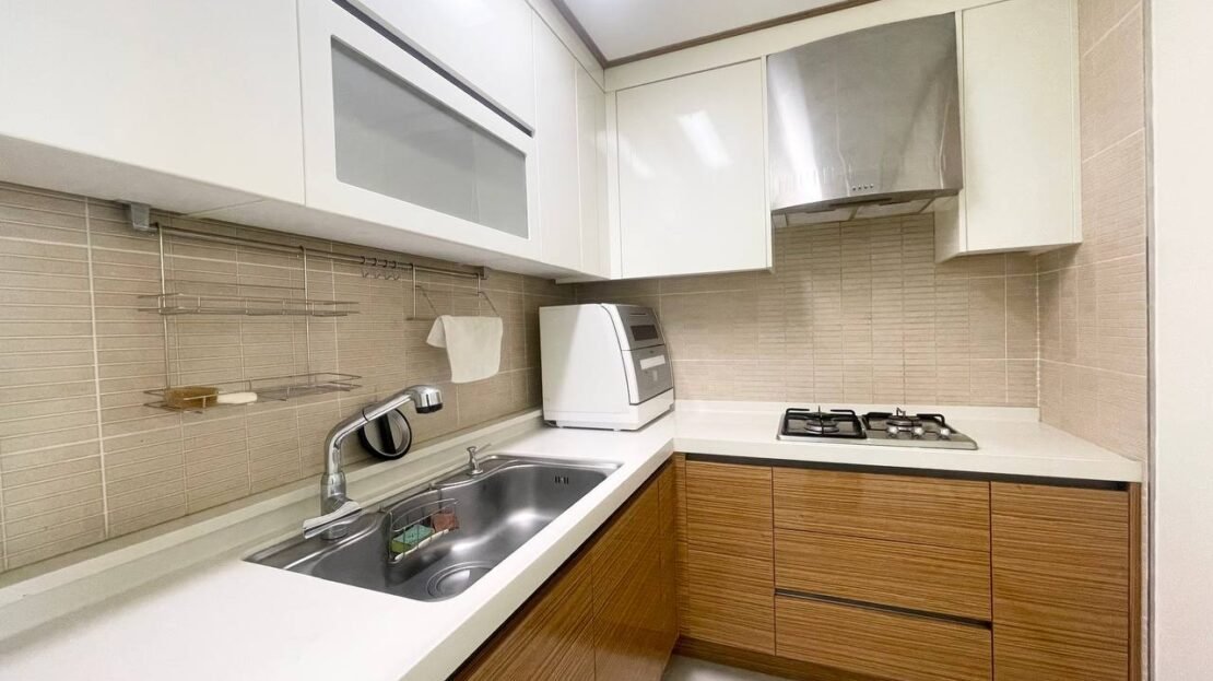 Spacious 1 Bedroom Apartment For Rent at De Castle Royal BKK1