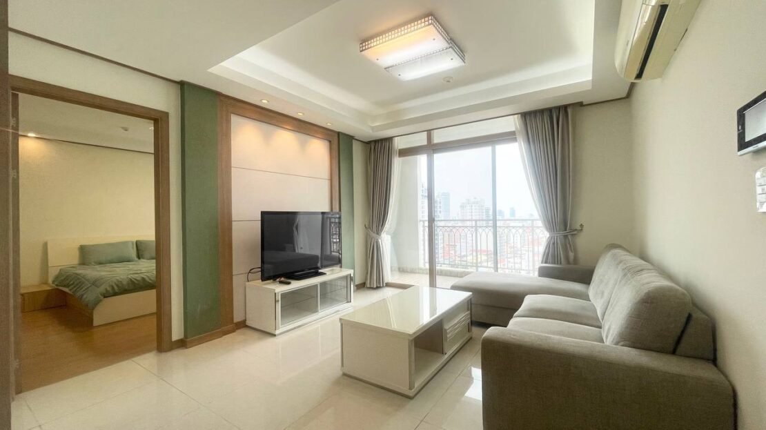 Spacious 1 Bedroom Apartment For Rent at De Castle Royal BKK1